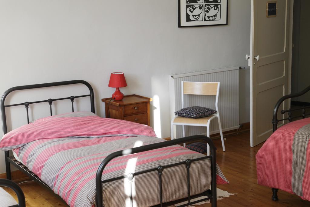 Bed and Breakfast La Bonne Ecole Les Landes-Genusson Zimmer foto